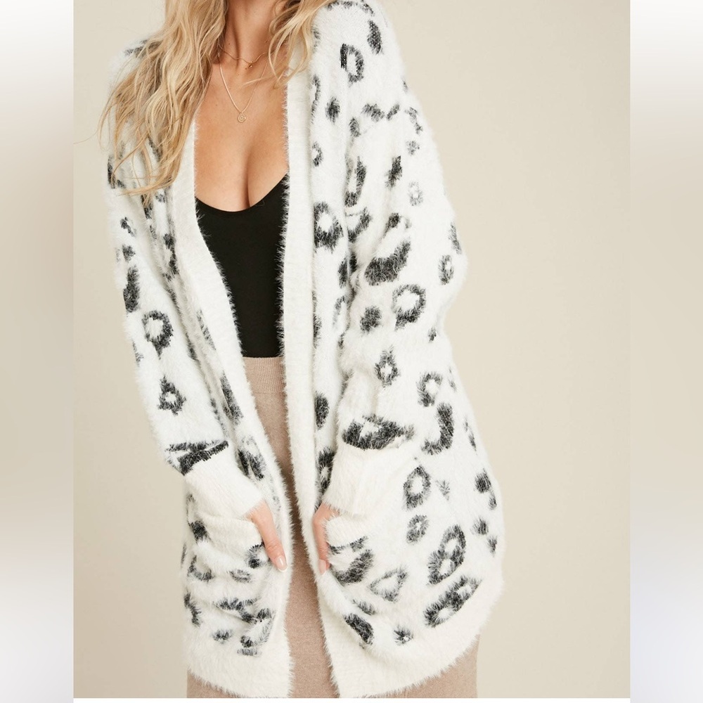 Boutique blu Ivy ivory fuzzy leopard oversized cardigan sweater size M/L